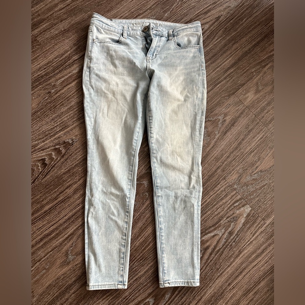 American eagle 360 next level stretch high waisted light wash size 10 short.